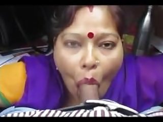 desi aunty giving blowjob and deepthroat..
